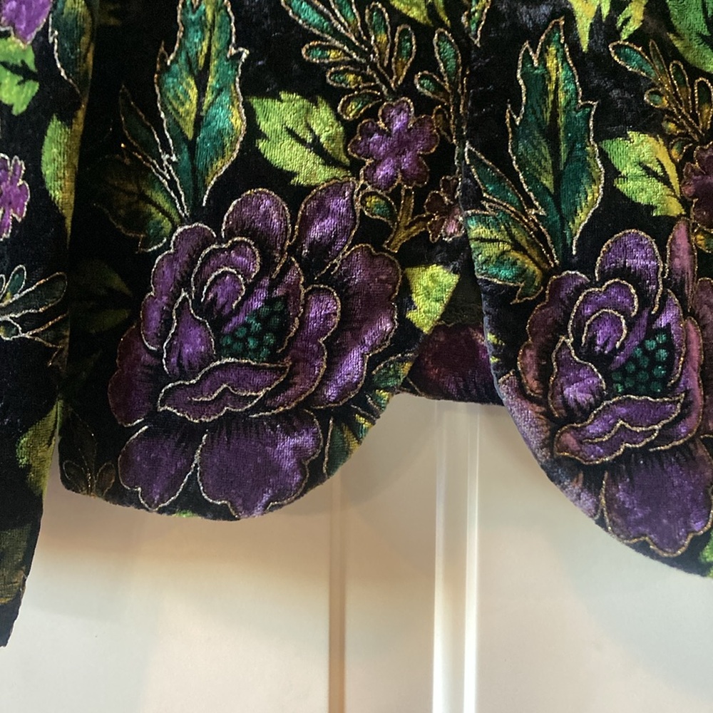 Size 10/12 R&K Evening Black and Purple Floral Jacket with Gold Shimmer Details - Picture 5 of 13